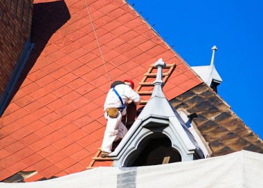 çatı ustası iş başında
