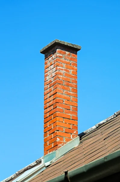 Kouř zásobník na střeše — Stock fotografie