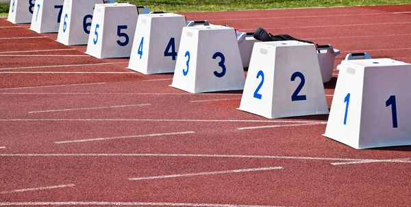 Startblokken op de looppiste — Stockfoto