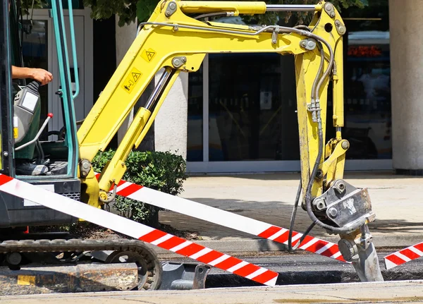 Vehículo de construcción en la construcción de carreteras — Foto de Stock