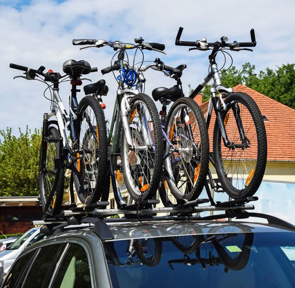 Bicycles on the top of a car — Stock Photo, Image