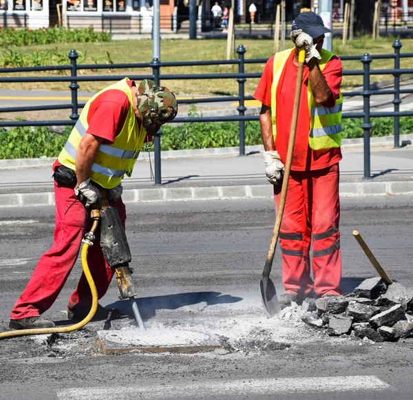 Trabajo en la construcción de carreteras — Foto de Stock