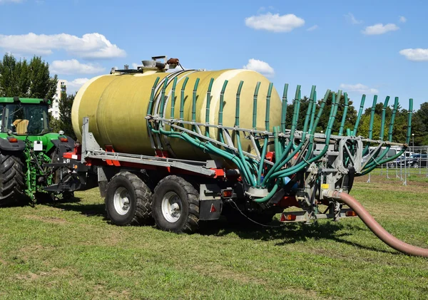 Tanque de uma máquina de irrigação agrícola — Fotografia de Stock