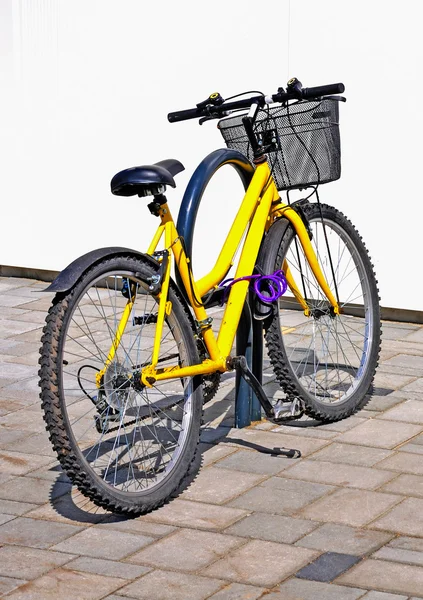 Bicycle in the parking lot — Stock Photo, Image