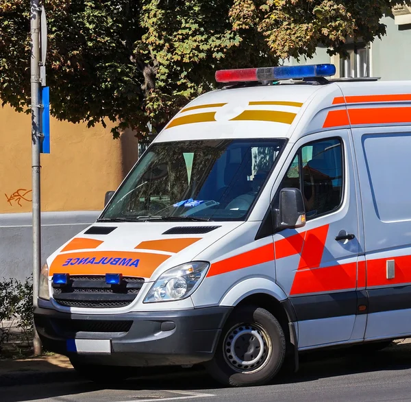 Ambulans på gatan — Stockfoto