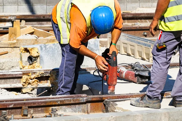 Man werkt op de conctruction spoorlijn — Stockfoto
