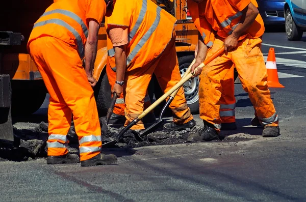 Men are working at the road construction — Stock Photo, Image