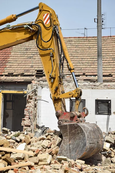Demolition of an old building — Stock Photo, Image