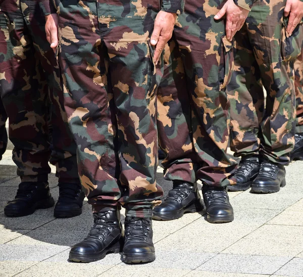 Soldats en uniforme de camouflage — Photo