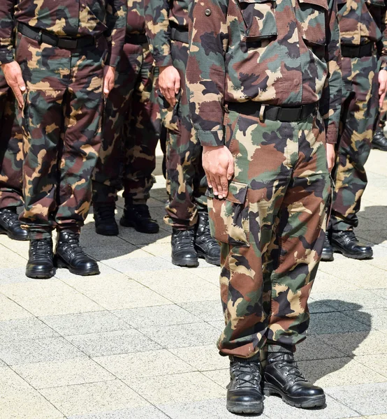 위장 제복에 있는 군인 — 스톡 사진