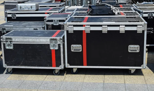 Baús de metal grandes para transporte — Fotografia de Stock