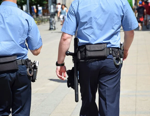 Sokaktaki polis memurları — Stok fotoğraf