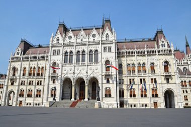 mujer cerca en sillón de oficina de lujo