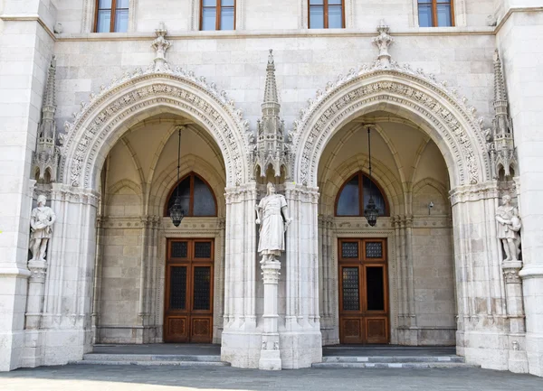 Portes du Parlement, Budapest, Hongrie — Photo