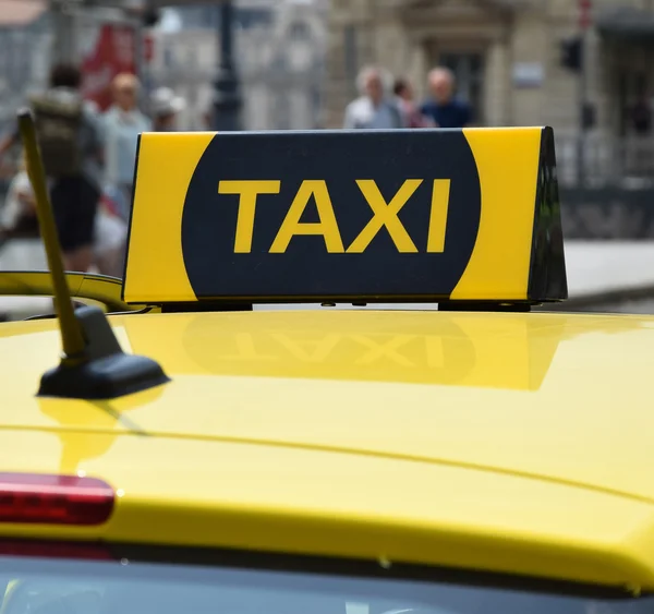 Taxi in der Stadt — Stockfoto