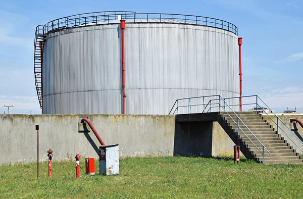 Газовый контейнер электростанции — стоковое фото