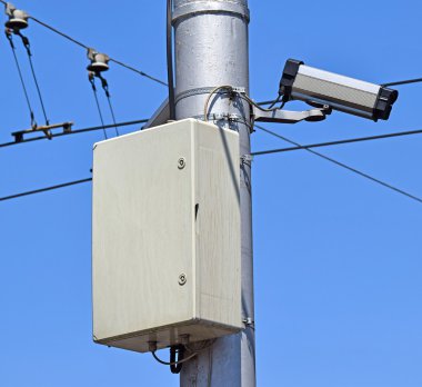 Güvenlik kamerasından yol geçiş