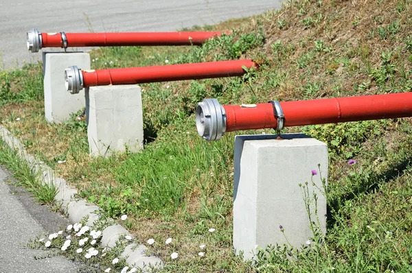 Трубні з'єднувачі пожежних гідрантів — стокове фото