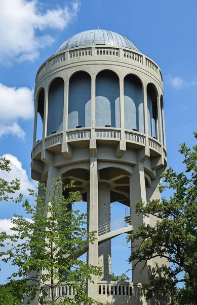 Torre dell'acqua in città — Foto Stock