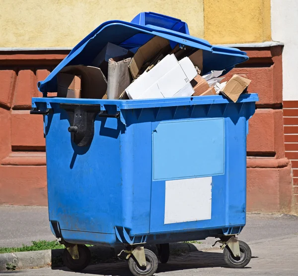 Industrial garbage can on the street — Stock Photo, Image