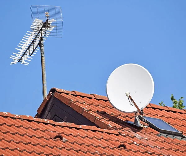 Çatıdaki antenler — Stok fotoğraf