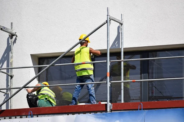 Bauarbeiter bei der Arbeit — Stockfoto