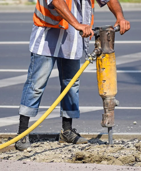 Man works with an air hammer — Stock Photo, Image