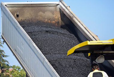 Kamyon yeni asfalt malzemesi sunar