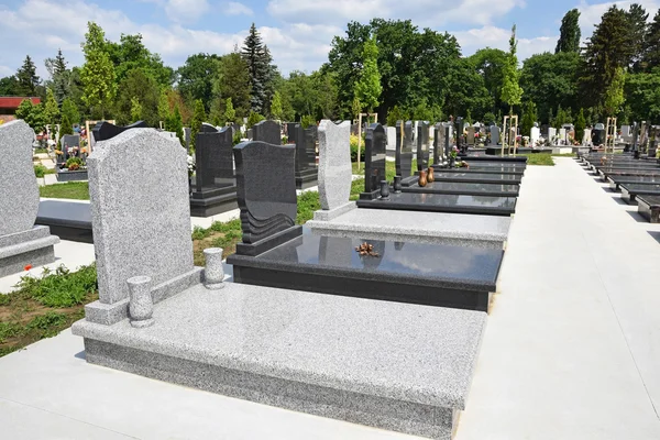 Pierres tombales au cimetière public — Photo