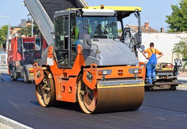 Şehirde yeni bir yol inşaatı