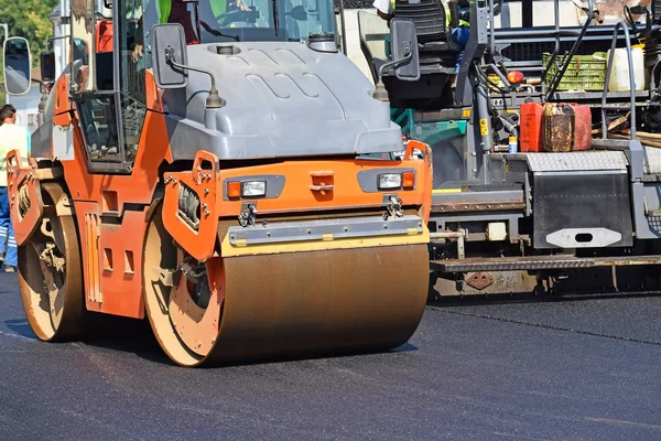 在该市建造一条新公路 — 图库照片