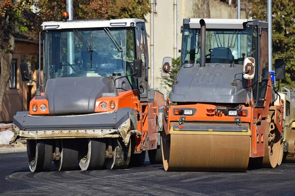 Rodillos de carretera en la construcción de carreteras — Foto de Stock