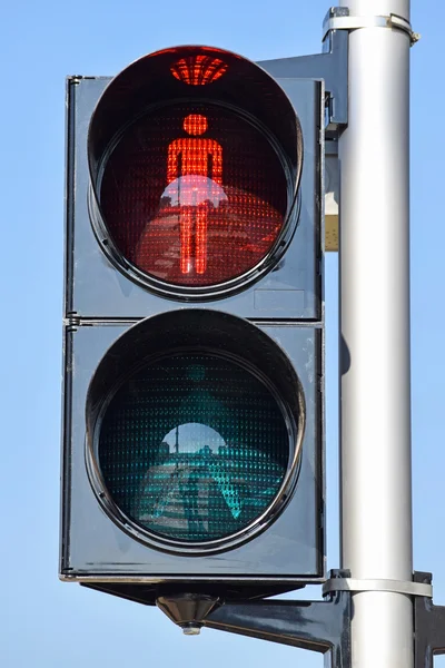 Rote Ampel am Fußgängerüberweg — Stockfoto