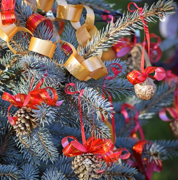 装飾でクリスマス ツリー — ストック写真