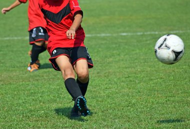 Çocuklar futbol oynayan