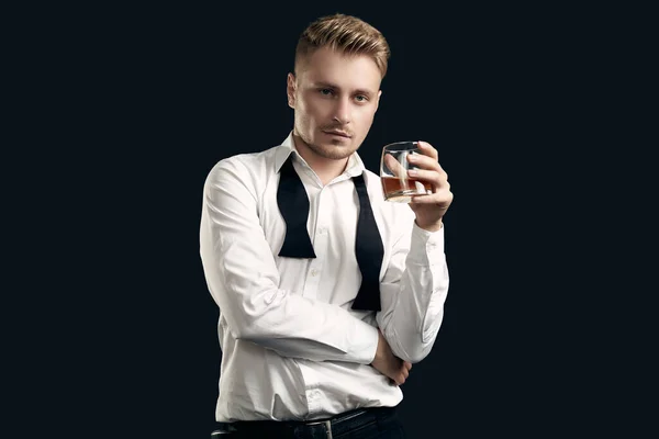 Portret Van Knappe Blonde Man Elegante Smoking Strikje Poseren Met — Stockfoto