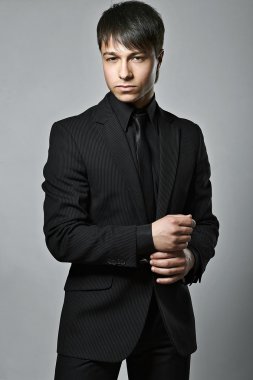 Moda trendy şık genç adam