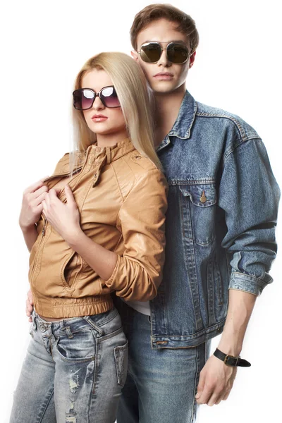 Sexy mladý pár nosit džíny — Stock fotografie