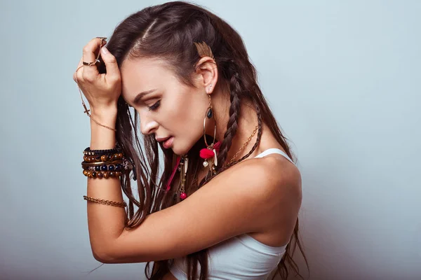 mooie jonge hippie vrouw