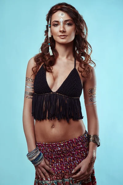 Portrét ženy mladé hippie krásné lup — Stock fotografie