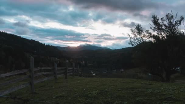 Час Прохід Чудового Сходу Сонця Над Вершинами Гір Гірське Село — стокове відео