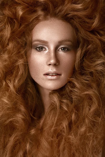 Beautiful Redhead girl with a perfectly creative curls hair and classic make-up. Beauty face. — Stock Photo, Image