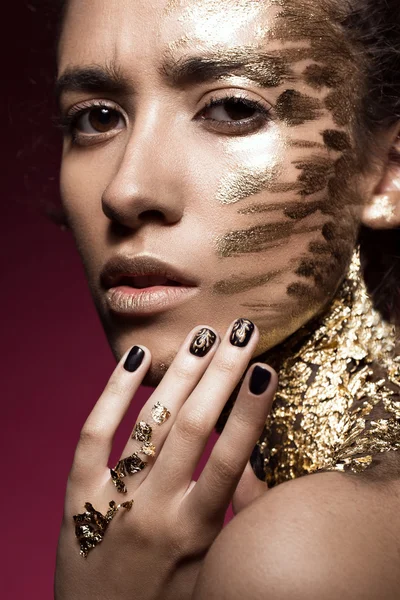 Beautyful girl with gold glitter on her face. Art image beauty — Stock Photo, Image