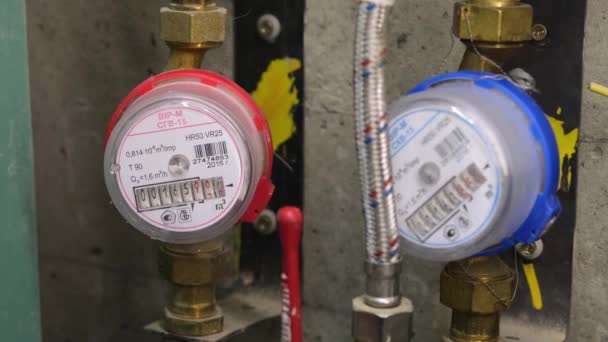 Water meter shows household consumption of cold and hot water, close up. — Stock Video
