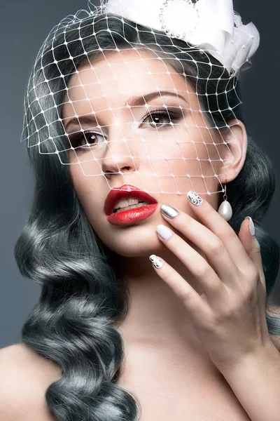 Elegant beautiful girl with silver curls and a veil. Winter image. Beauty face. — Stock Photo, Image