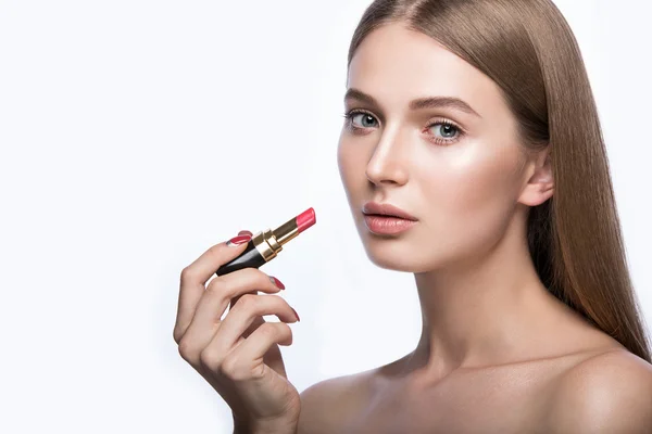 Charming young babe with lipstick and light makeup. — Stock Photo, Image