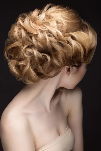 Portrait of a beautiful blond woman in the image of the bride. Beauty face.Hairstyle back view — Stock Photo, Image