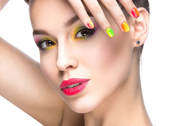 Beautiful model girl with bright colored makeup and nail polish in the summer image. Beauty face. Short colored nails. — Stock Photo, Image