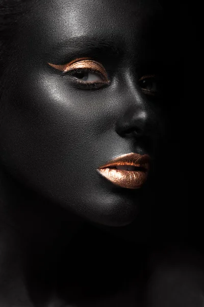 Fashion portrait of a dark-skinned girl with color make-up. Beauty face. — Stock Photo, Image