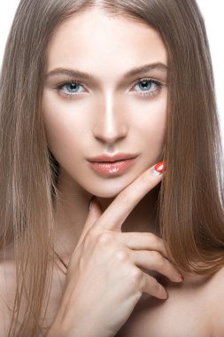 güzel genç kız hafif doğal makyajlı. Güzellik yüz. 